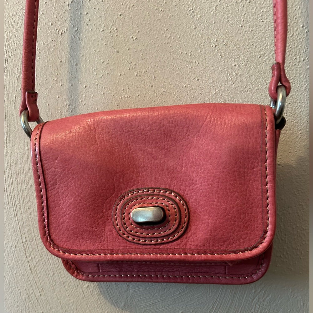 All leather 6.5x5” crossbody bag, perfect 4 date night, handsfree shopping trip.
